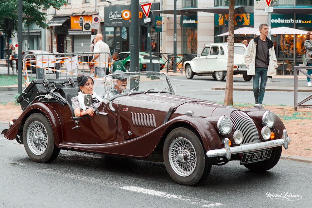 Une morgan et sa valise