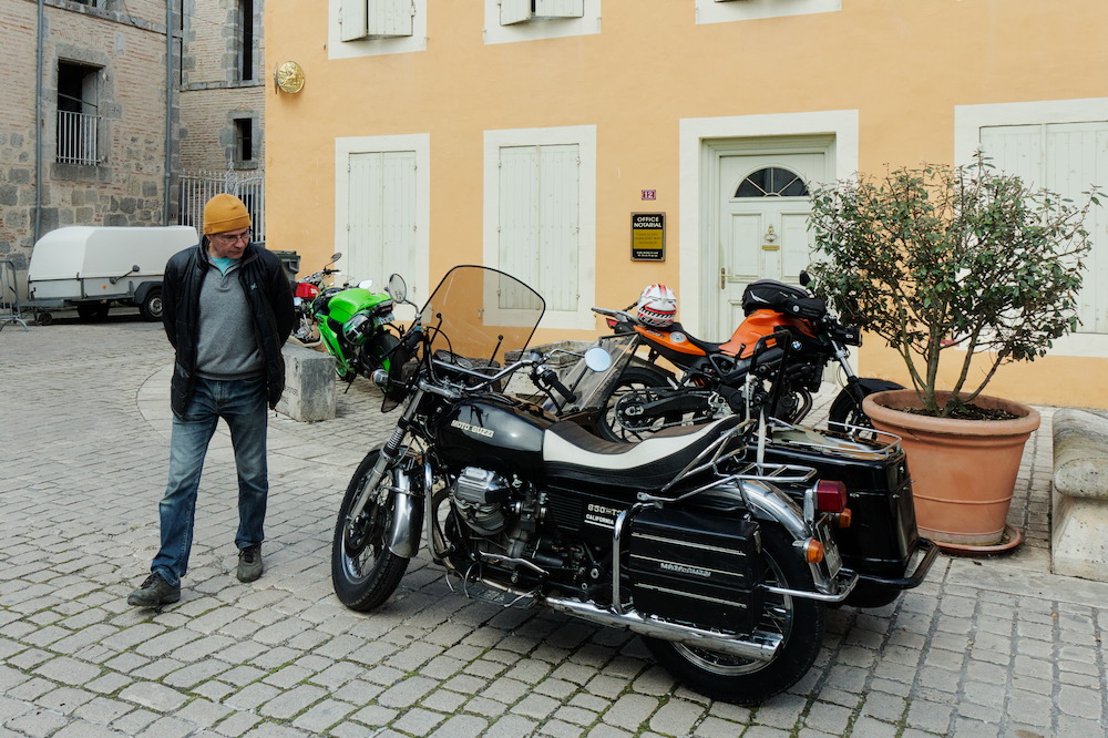 Un side-car qui semble intriguer